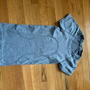Lululemon Seamless Short Sleeve Top - Grey - Size 0